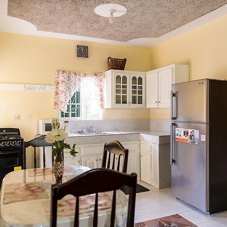 Relax In Sunny Montego Bay, Jamaica Apartment Exterior photo