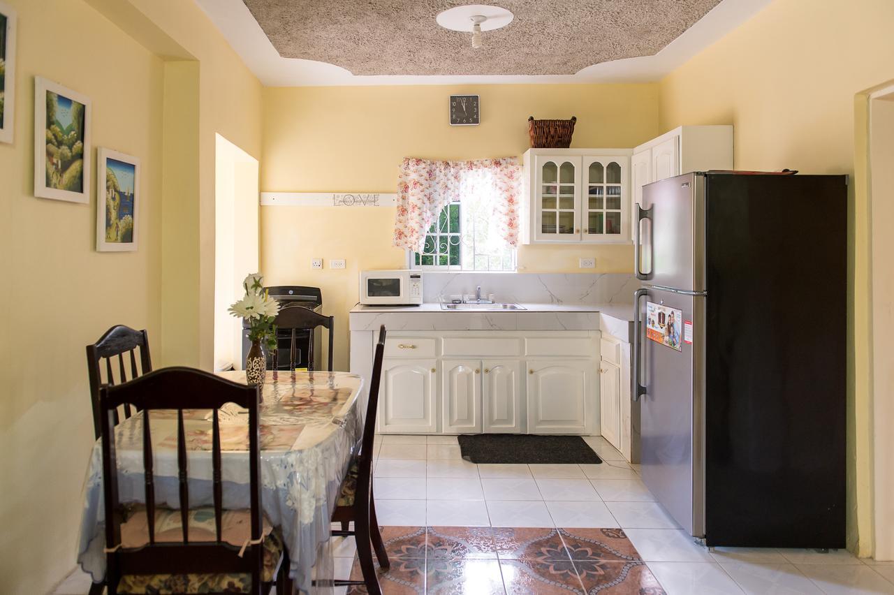Relax In Sunny Montego Bay, Jamaica Apartment Exterior photo